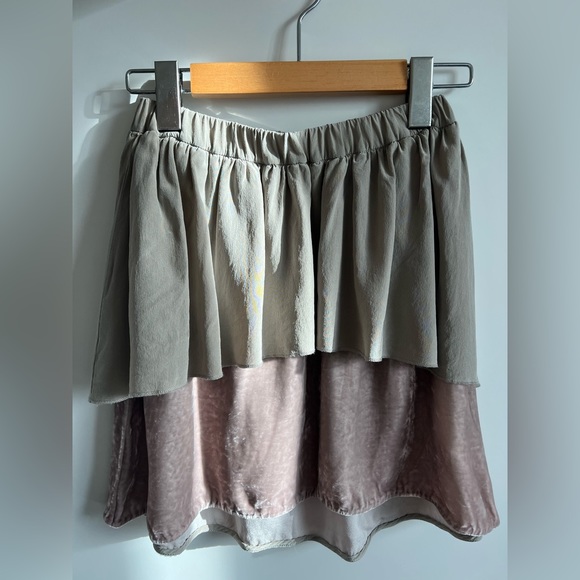 Aritzia silk mini skirt - Picture 5 of 5